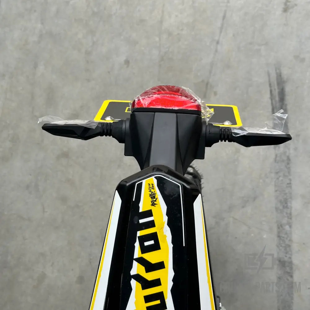 Kurzer Aluminium Kennzeichenhalter Mit Mini Blinker